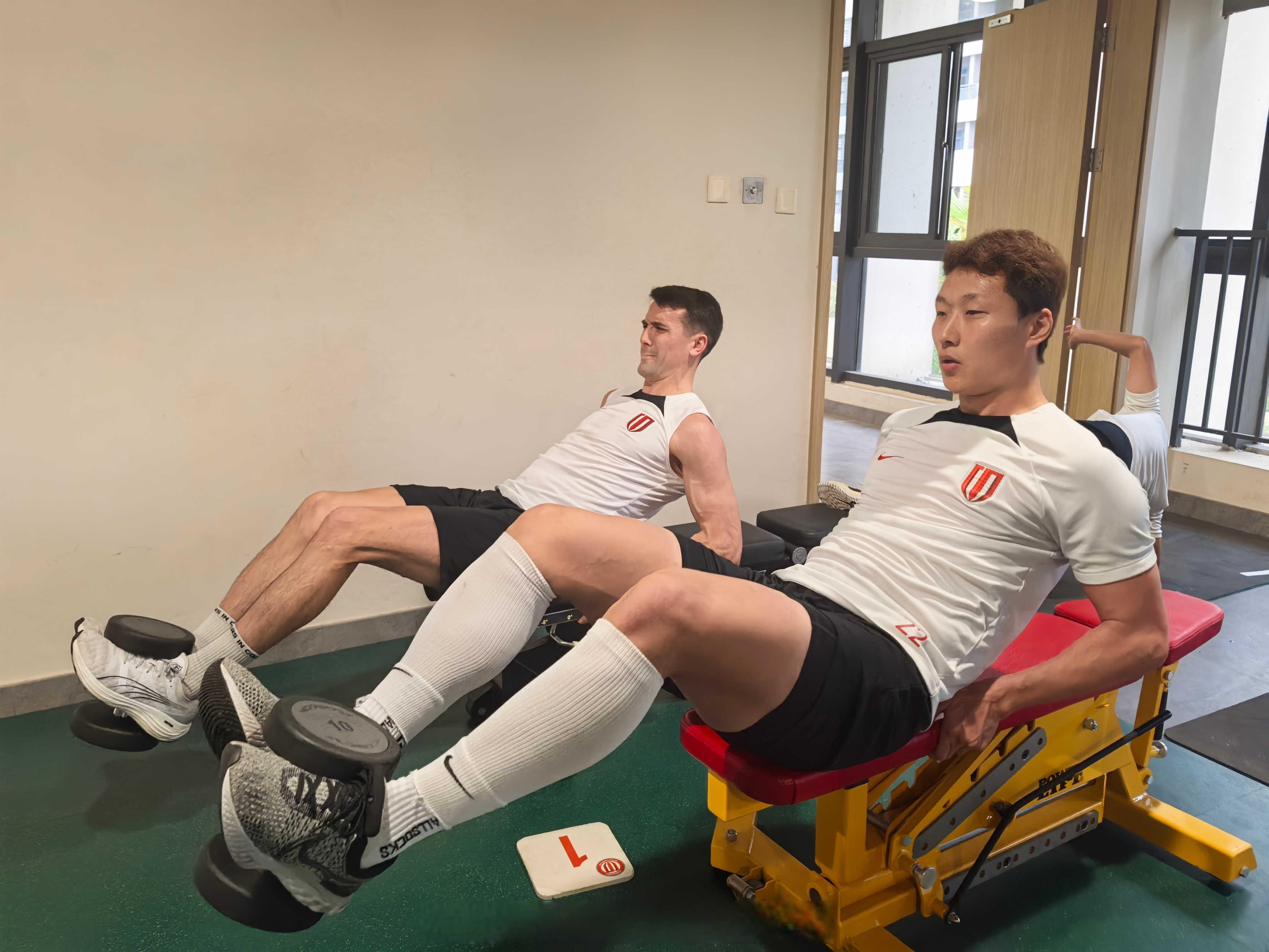 新奥尔良鹈鹕发布备战花絮，清晨主帅复盘，法甲任务艰巨，训练强度明显提升的简单介绍