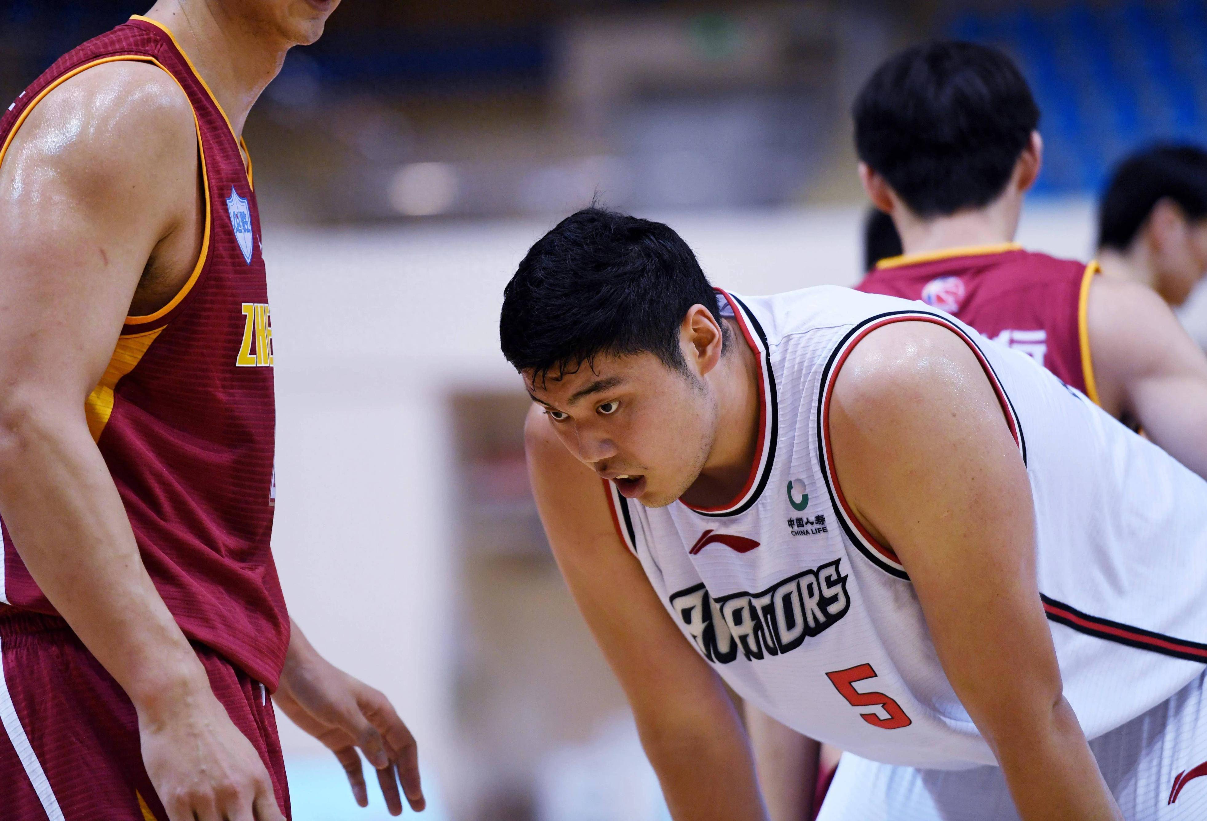 星空体育官方网站山东男篮内部会议纪要流出：今夜官宣签约，NBA季后赛使命明确，身体对抗强度拉满的简单介绍