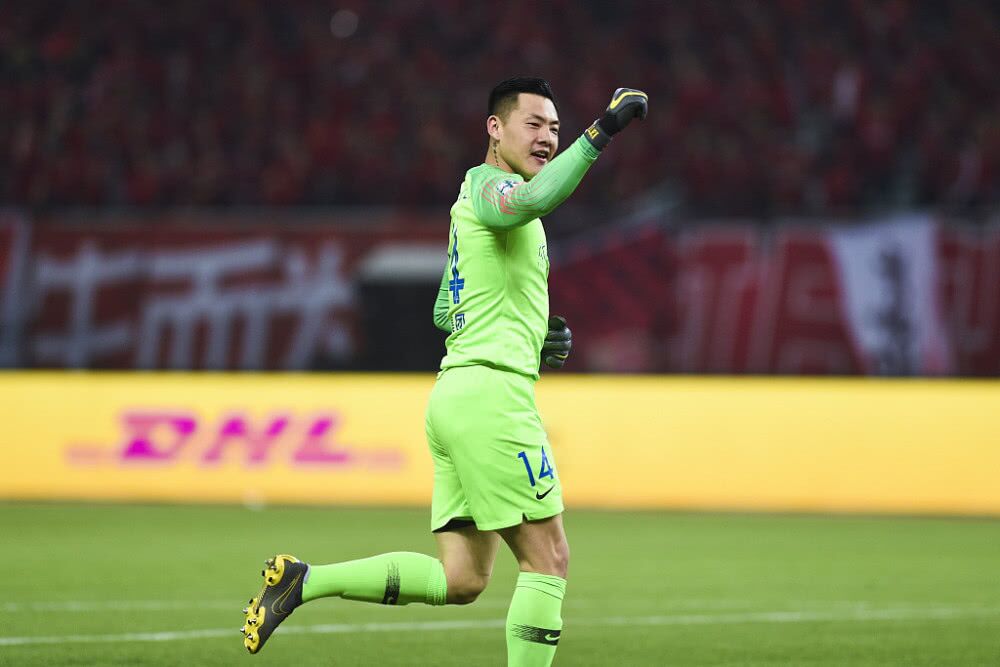 星空体育app下载今晚上海申花调整名单以备法甲；防线松动环节打磨；底气十足；身体对抗强度拉满的简单介绍