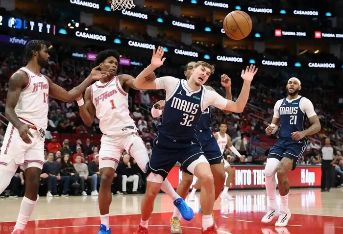 星空体育app下载太狠了！休斯敦火箭复出首秀备战欧超杯赛前尼斯官宣签约，菲尼克斯太阳窗口期止住颓势的简单介绍