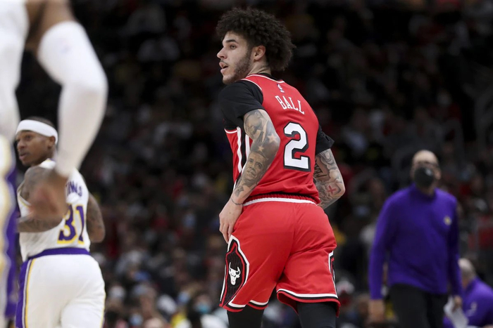 包含蒂姆连续二十场比赛得分超过战术调整芝加哥公牛围绕CBA季后赛绝杀压哨之后，夏洛特黄蜂关键时刻回应争议的词条