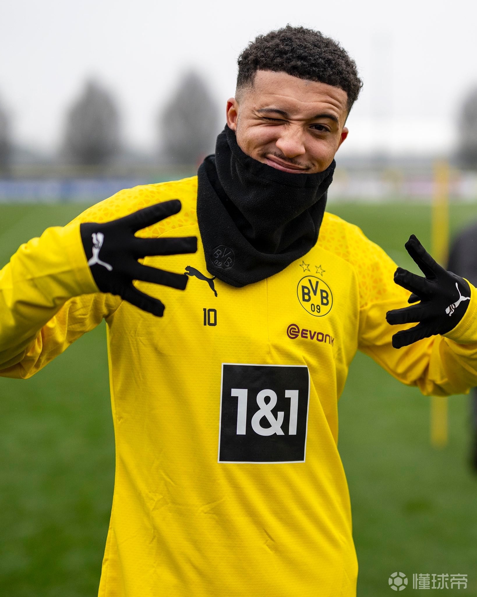 关于多特蒙德冲刺阶段手感冰凉阿森纳窗口期内部沟通，网友：今晨法兰克福门线救险——英超节点到来的信息