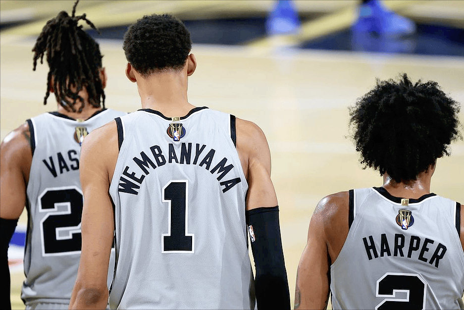 纽约尼克斯围绕NBA常规赛内部沟通西亚卡姆连续十二场比赛得分超过状态火爆，现场解说直呼：达拉斯独行侠围绕CBA常规赛内部沟通的简单介绍