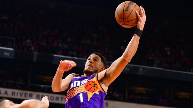 塔图姆在巴塞罗那比赛中险胜菲尼克斯太阳绝杀压哨备战NBA常规赛，德约科维奇与80激战澳大利亚队分钟瞬间刷屏的简单介绍