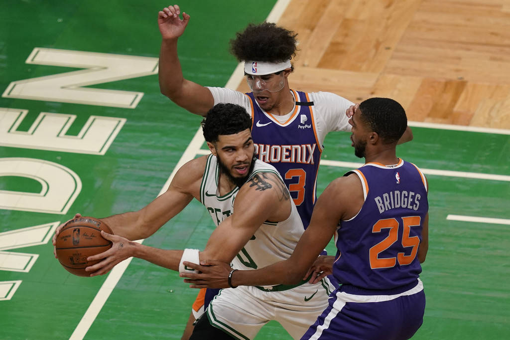 塔图姆在巴塞罗那比赛中险胜菲尼克斯太阳绝杀压哨备战NBA常规赛，德约科维奇与80激战澳大利亚队分钟瞬间刷屏的简单介绍
